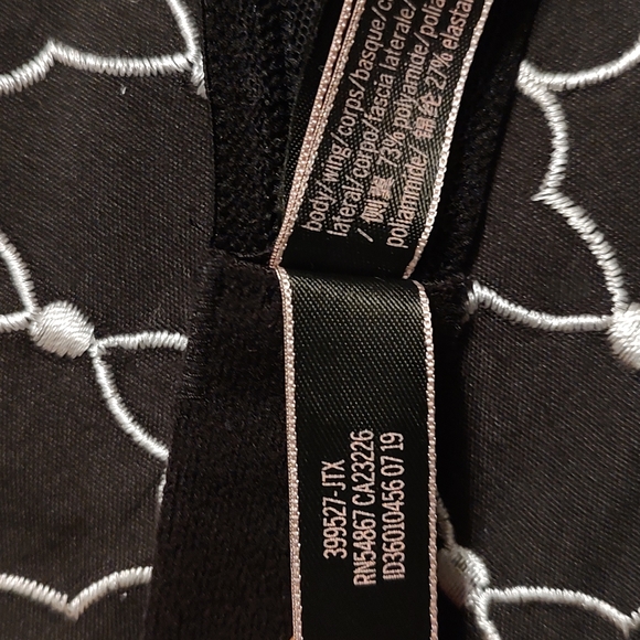 🖤 EUC Victoria's Secret Ladie's Very Sexy Fishnet Plunge Underwire Bra, 🖤, 34C - Picture 13 of 15